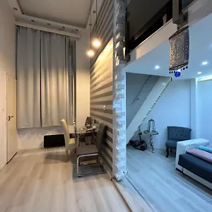 Roland Downtown - Akacfa Apartmán